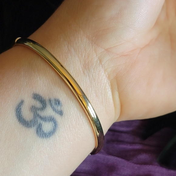 Beautiful 14k Gold Plated Stainless Steel Bracelet - Picture 4 of 6